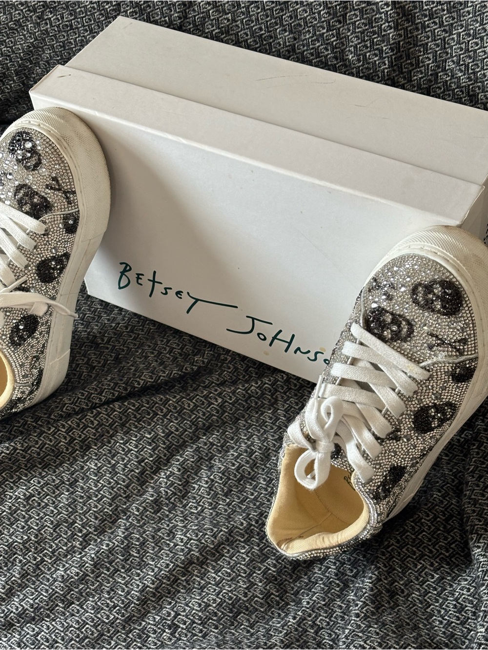 Betsey Johnson Womens Silver & Black Chrystal Skull Sneakers 6.5